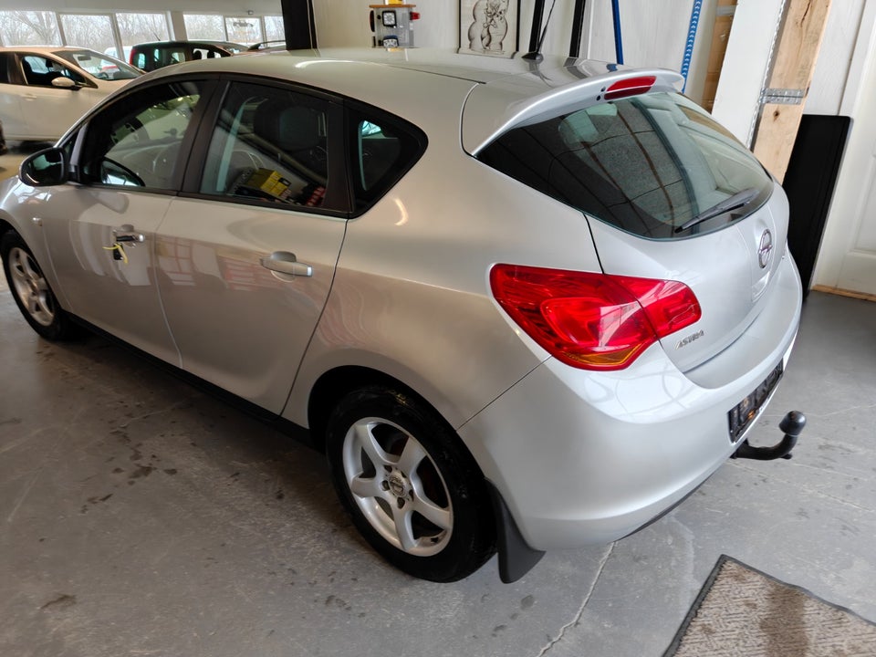 Opel Astra 1,7 CDTi 110 Enjoy 5d