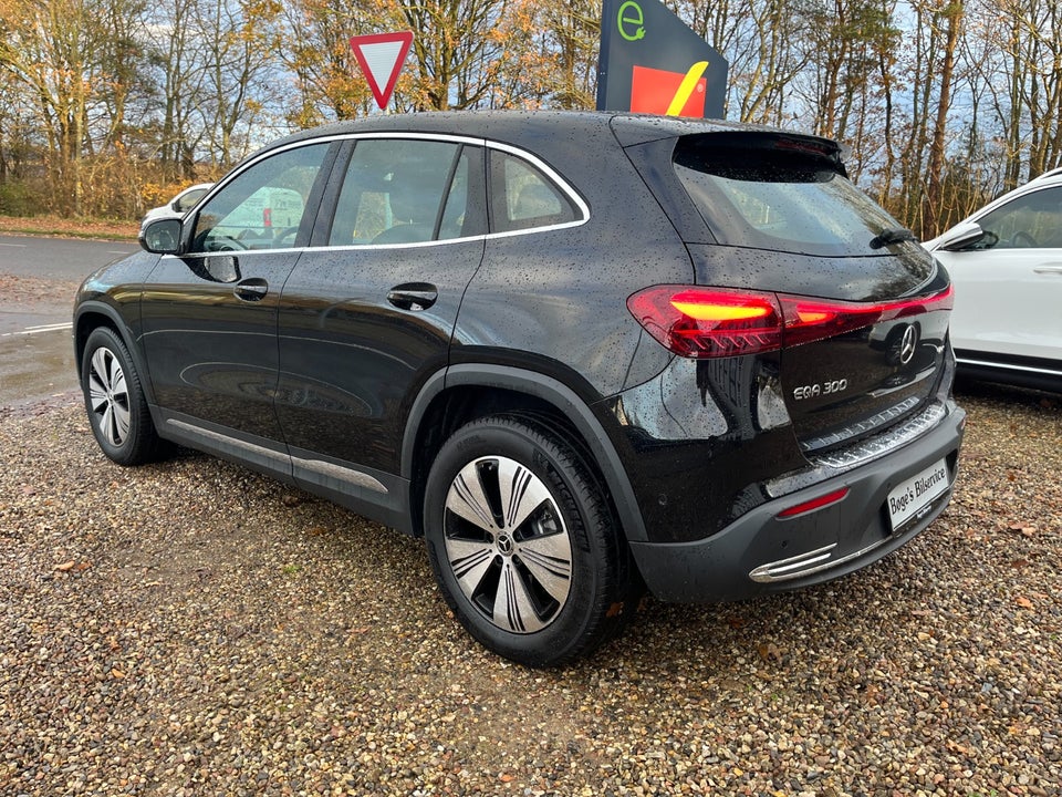 Mercedes EQA300 Progressive 4Matic 5d