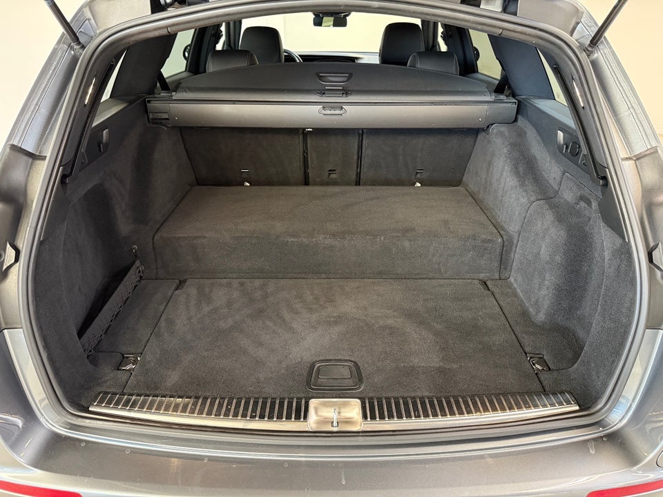 Mercedes E300 de 2,0 AMG Line stc. aut. 4Matic 5d