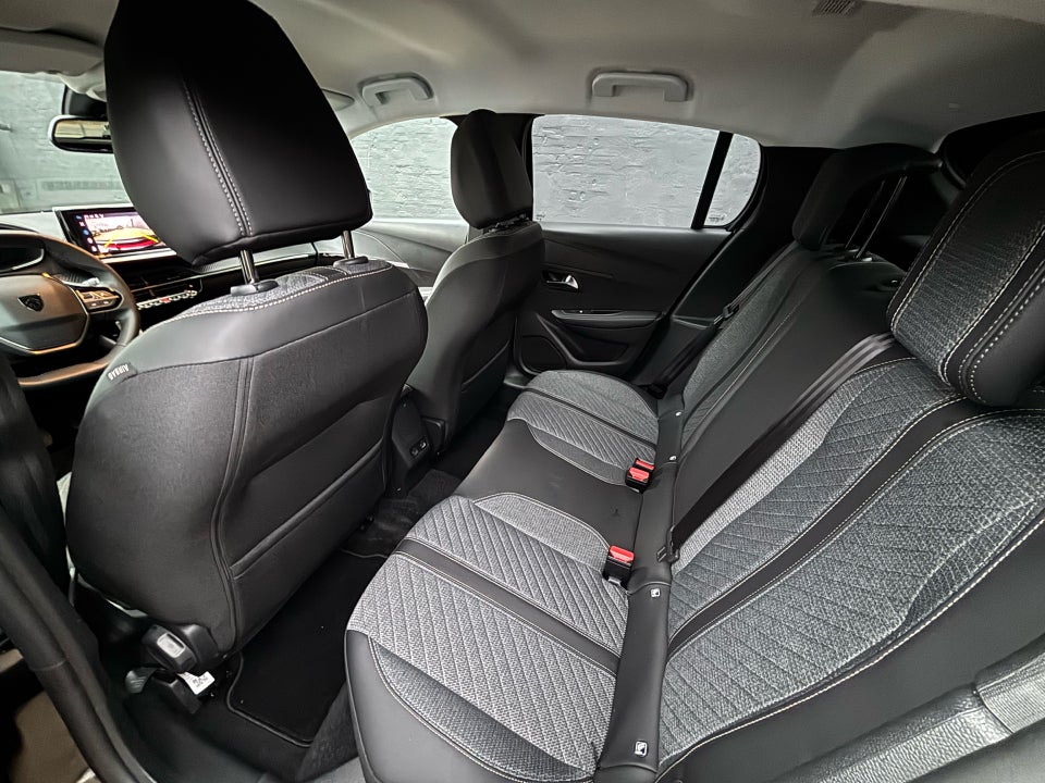 Peugeot 208 1,2 PureTech 100 Allure 5d