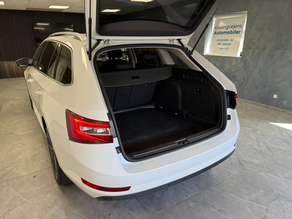 Skoda Superb 2,0 TDi 190 Ambition Combi DSG 5d