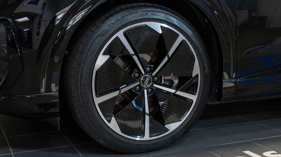 Audi Q4 e-tron 40 S-line 5d