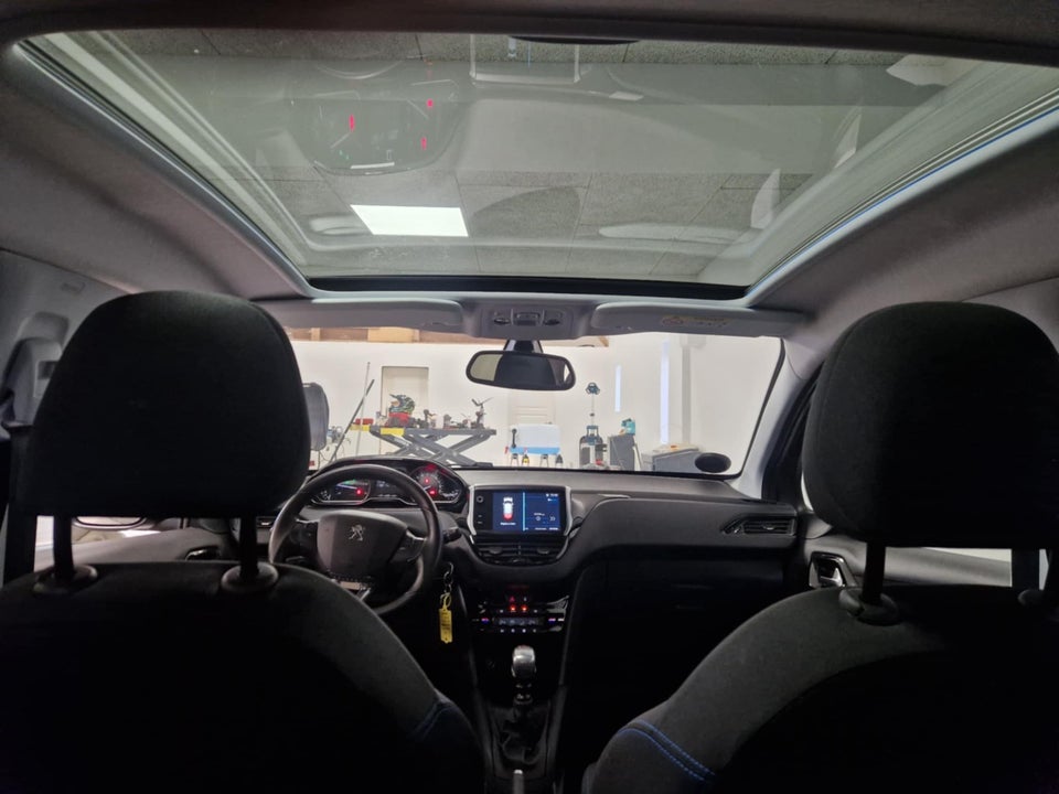 Peugeot 208 1,5 BlueHDi 100 Signature Sky 5d