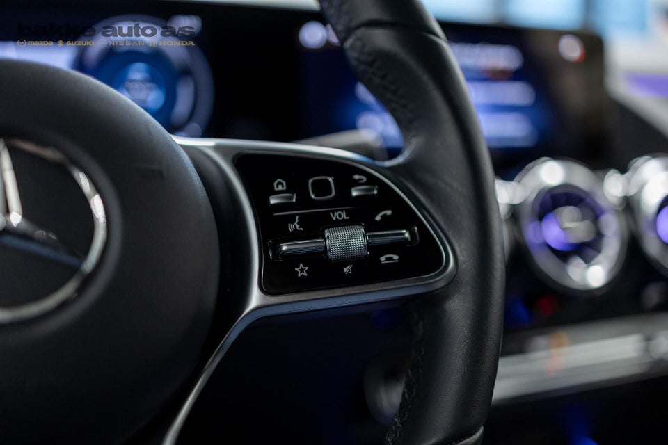 Mercedes EQA300 Progressive 4Matic 5d