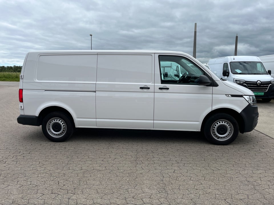 VW Transporter 2,0 TDi 110 Kassevogn lang