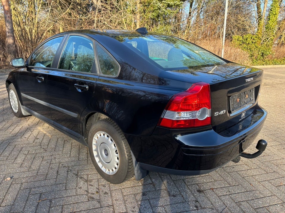 Volvo S40 1,8 Kinetic 4d
