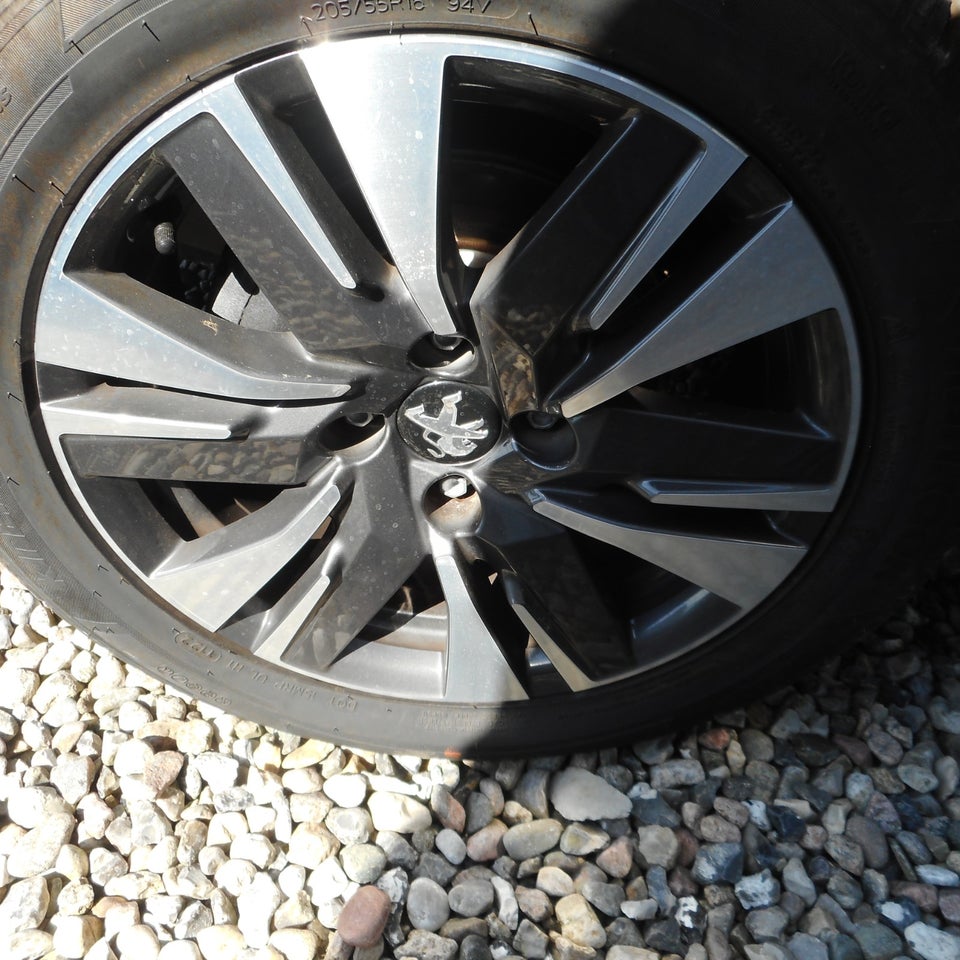 Peugeot 2008 1,6 BlueHDi 100 Allure Sky 5d