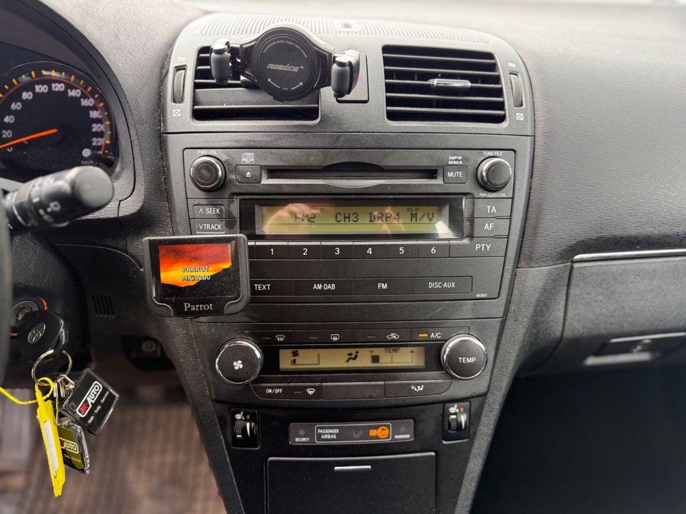 Toyota Avensis 1,6 VVT-i T1 stc. 5d