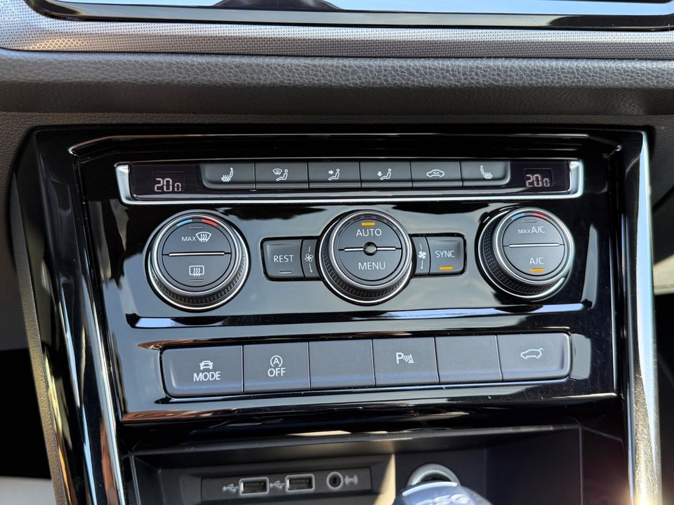 VW Touran 2,0 TDi 150 R-line DSG 7prs 5d