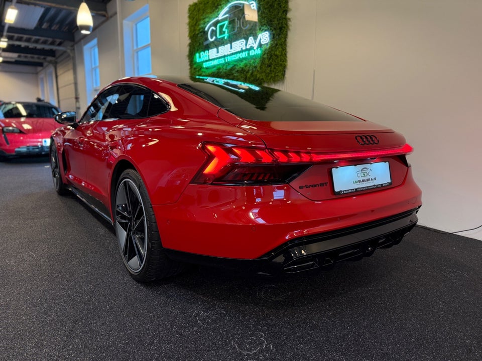 Audi e-tron GT pro quattro 4d