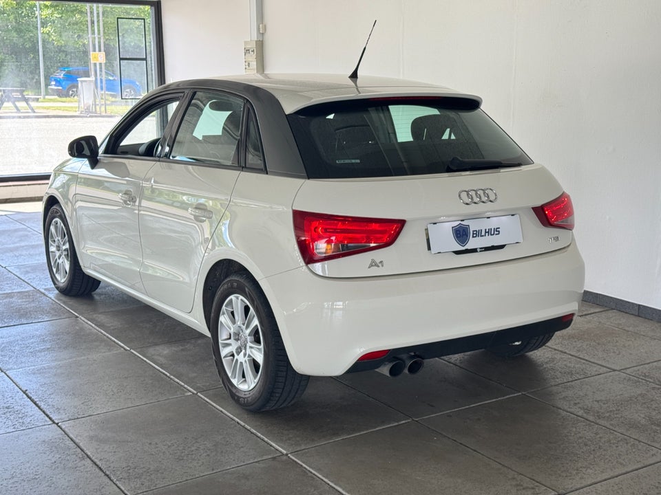 Audi A1 1,4 TFSi 122 Attraction Sportback 5d