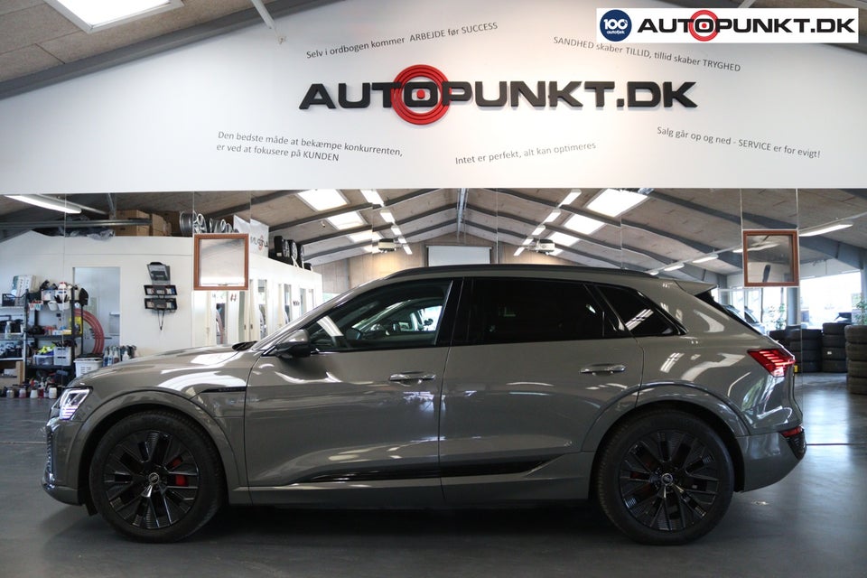 Audi Q8 e-tron 55 S-line quattro 5d