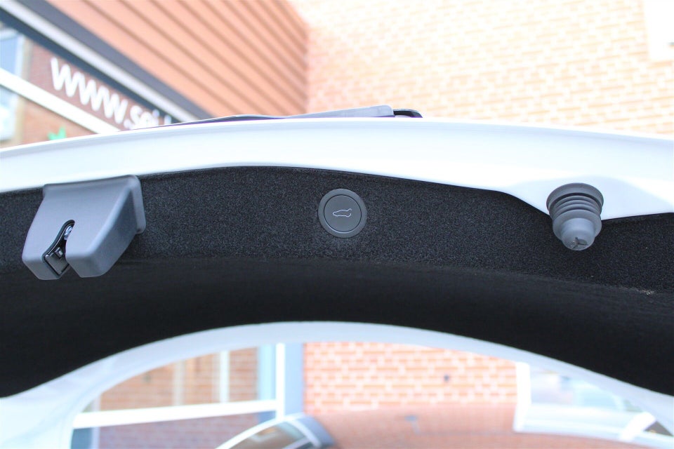 Tesla Model 3 Long Range AWD 4d