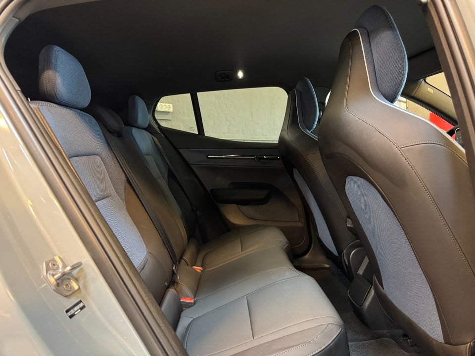 Volvo EX30 Extended Range Plus 5d