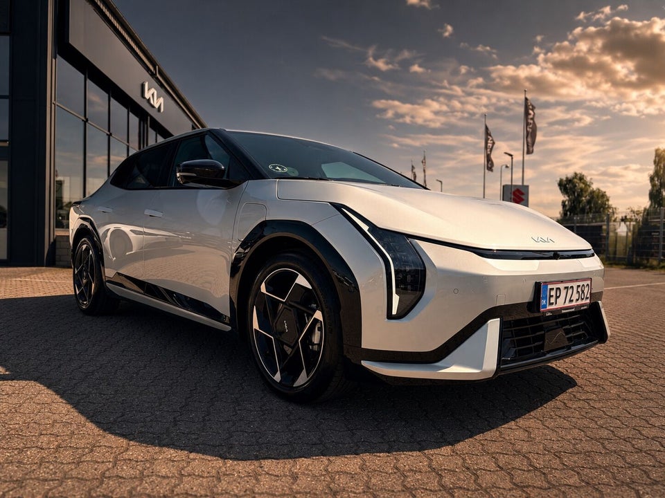 Kia EV4 81 Long Range Upgrade Fastback 4d