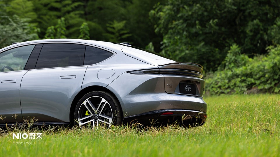 NIO ET5 75 Standard Range 4d
