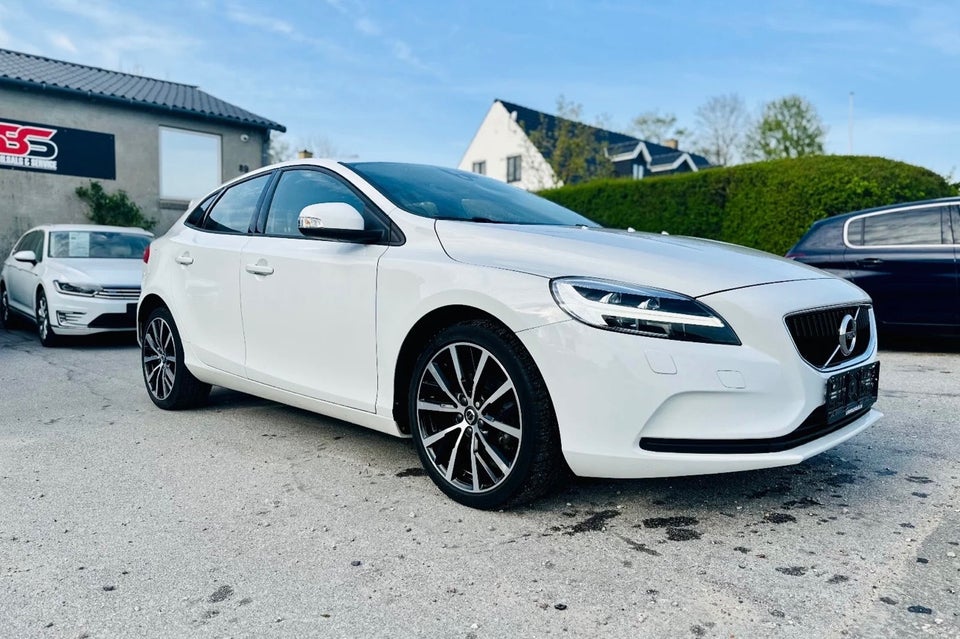 Volvo V40 2,0 D3 150 Momentum 5d