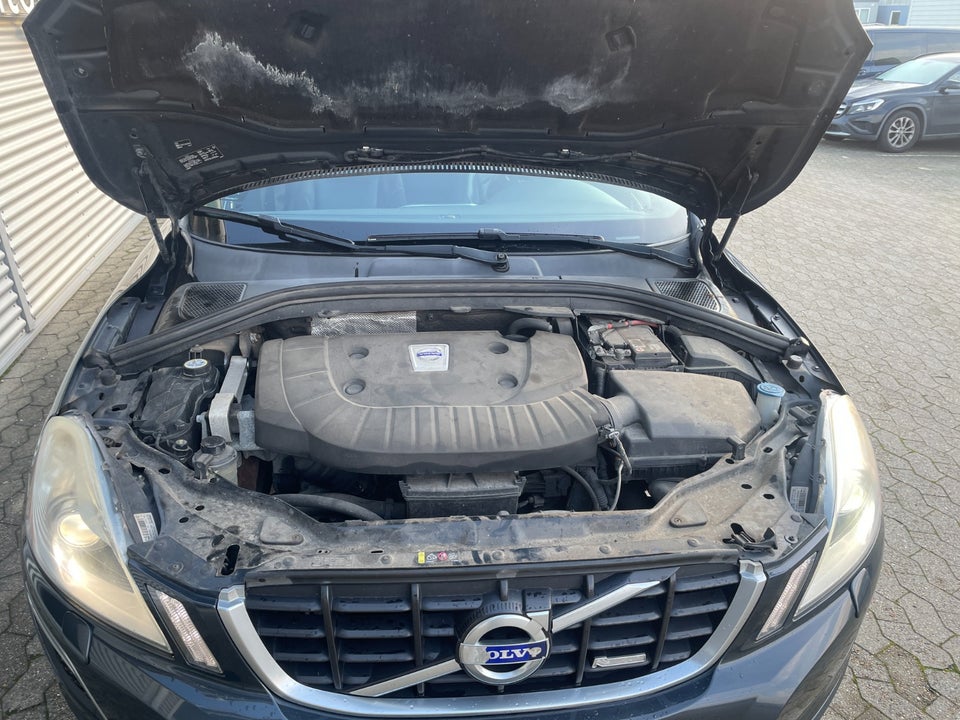 Volvo XC60 2,4 D4 163 R-Design aut. AWD 5d