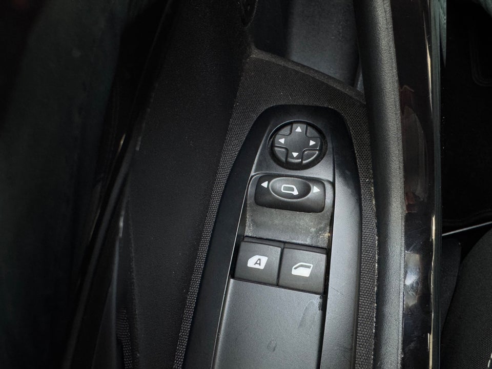 Peugeot 208 1,6 BlueHDi 100 Active 5d