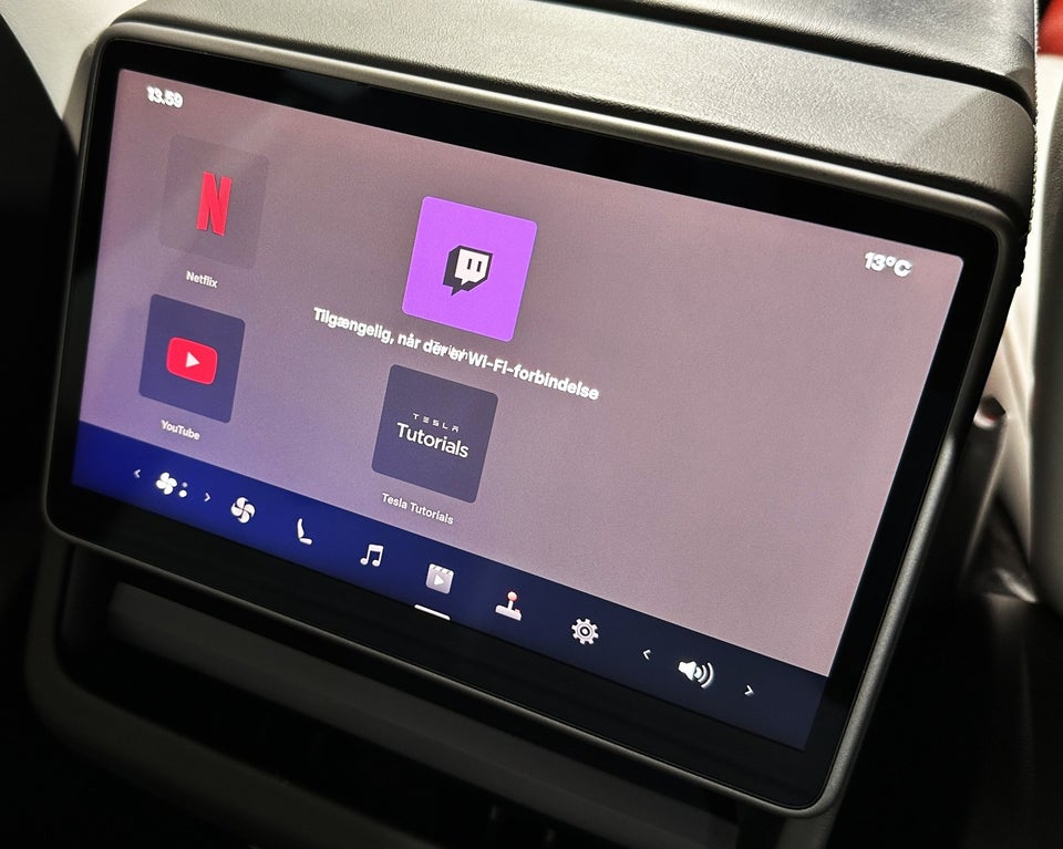 Tesla Model 3 Long Range AWD 4d