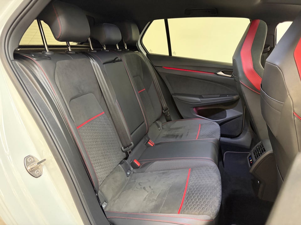 VW Golf VIII 2,0 GTi Clubsport DSG 5d