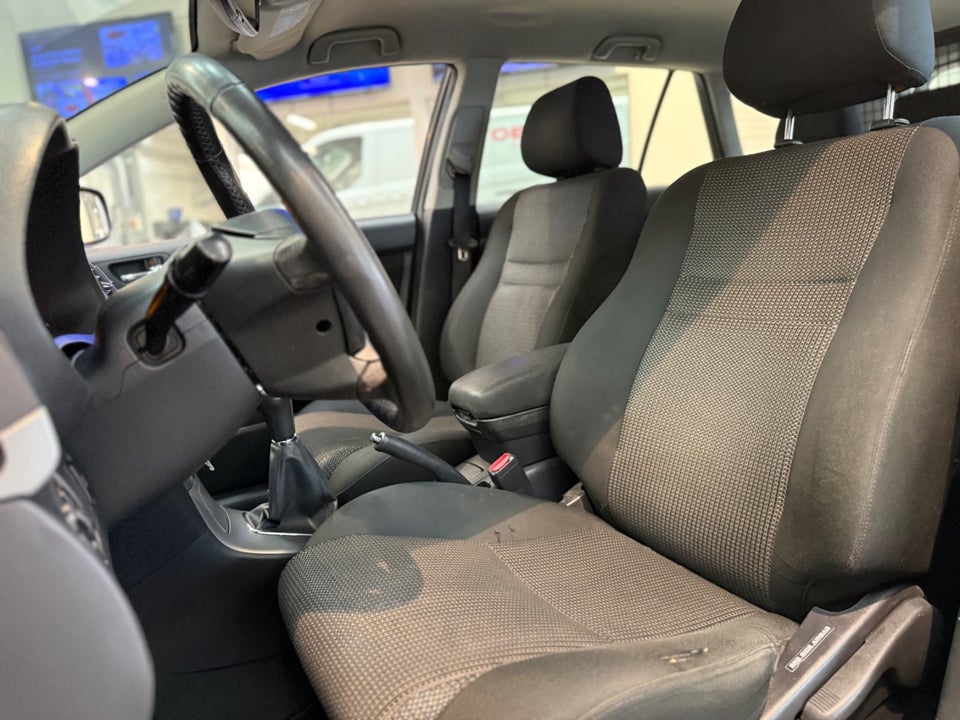 Toyota Avensis 2,0 VVT-i Executive 5d