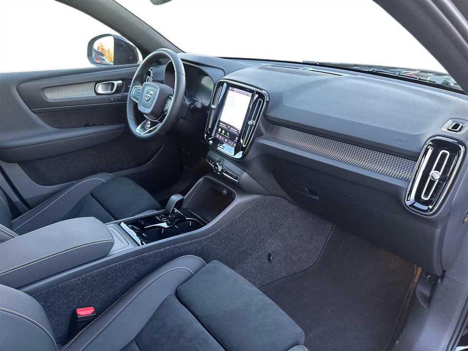 Volvo EX40 Extended Range Black Edition Excess 5d