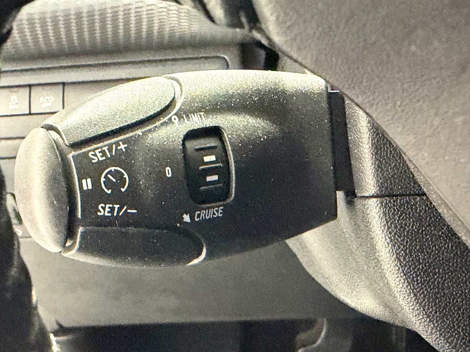 Peugeot 2008 1,6 BlueHDi 100 Chili 5d