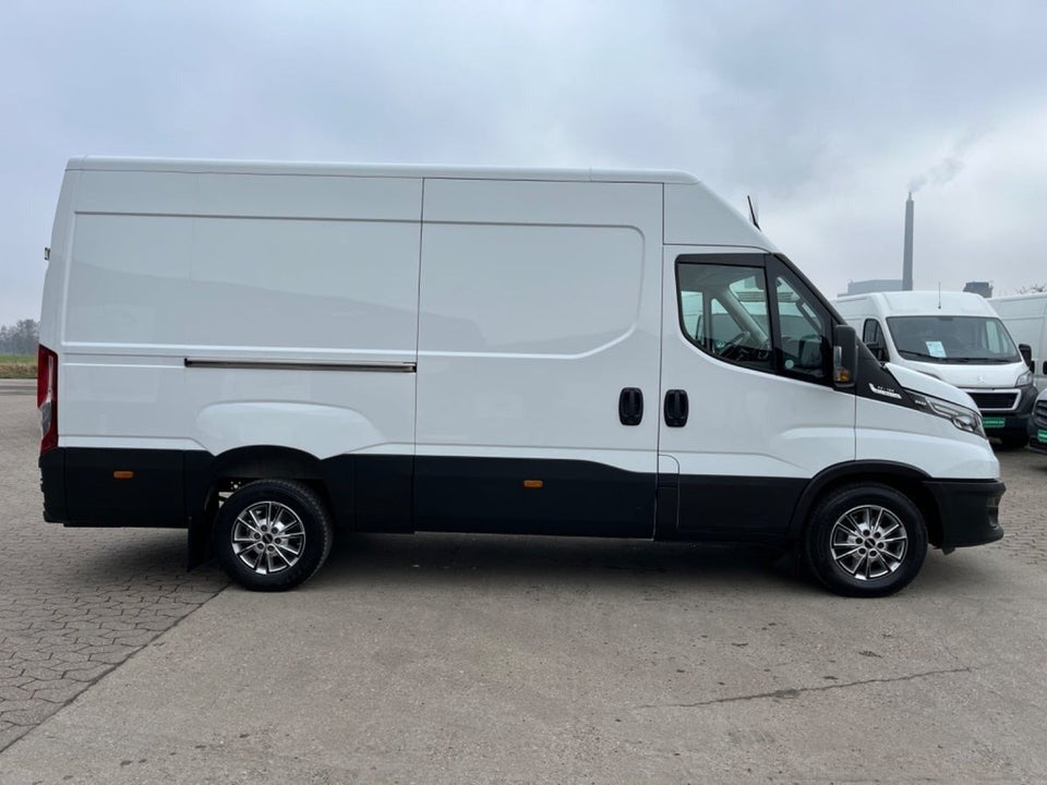 Iveco Daily 2,3 35S16 12m³ Van AG8