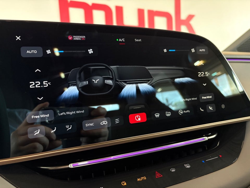 Hongqi EH7 111 Exclusive 4d