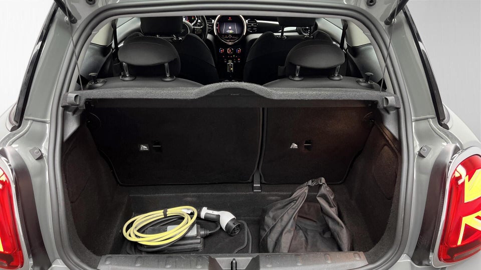 MINI Cooper SE Essential 3d