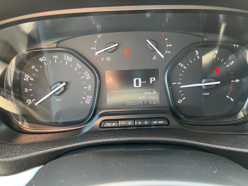 Peugeot Expert 2,0 BlueHDi 144 L3 Premium EAT8 Van