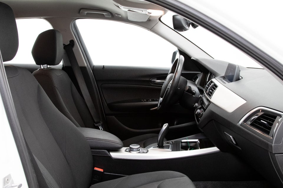 BMW 118i 1,5 Advantage aut. 5d