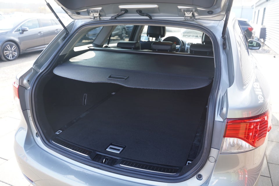 Toyota Avensis 1,8 VVT-i T2 Premium stc. 5d