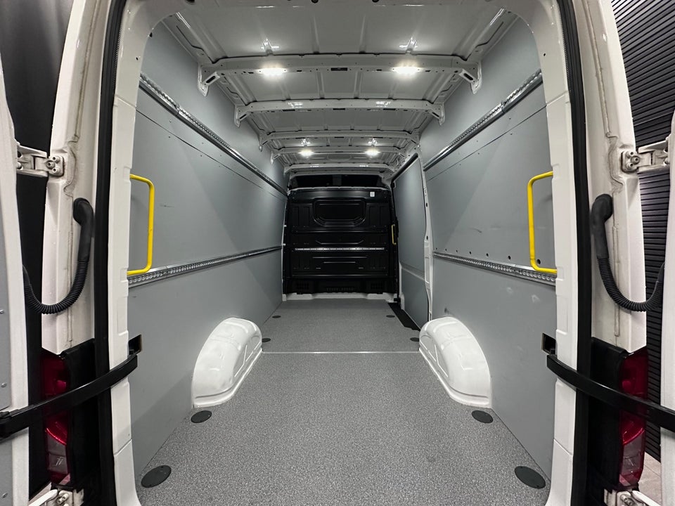 VW Crafter 35 2,0 TDi 177 Kassevogn L3H3 aut.