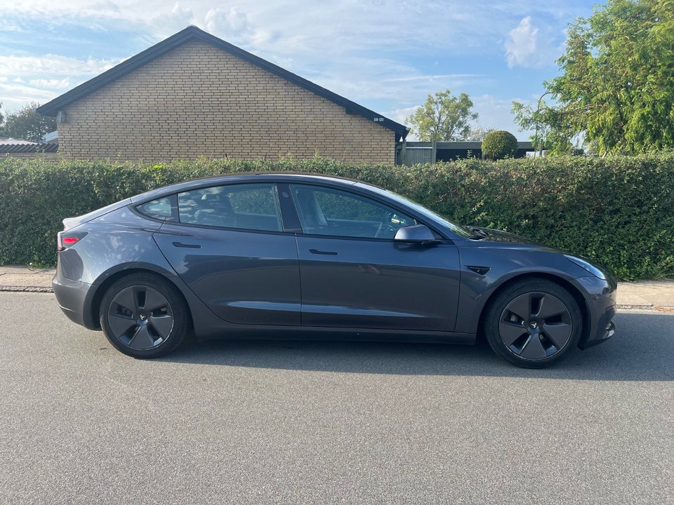 Tesla Model 3 Standard Range+ RWD 4d