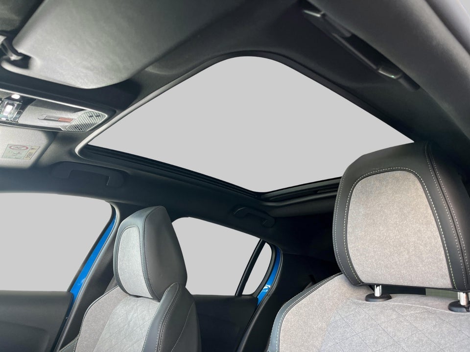 Peugeot e-208 50 GT Sky 5d