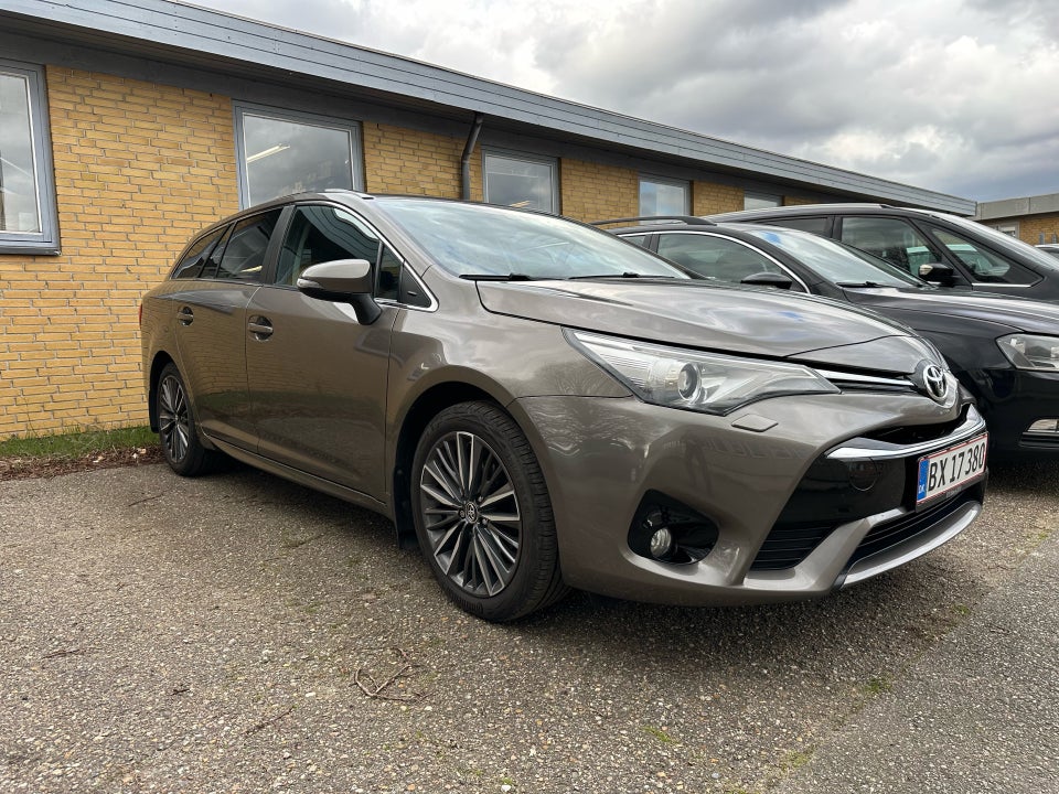Toyota Avensis 1,8 VVT-i T2 Selected Touring Sports MDS 5d