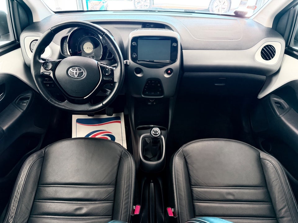 Toyota Aygo 1,0 VVT-i x-press 5d