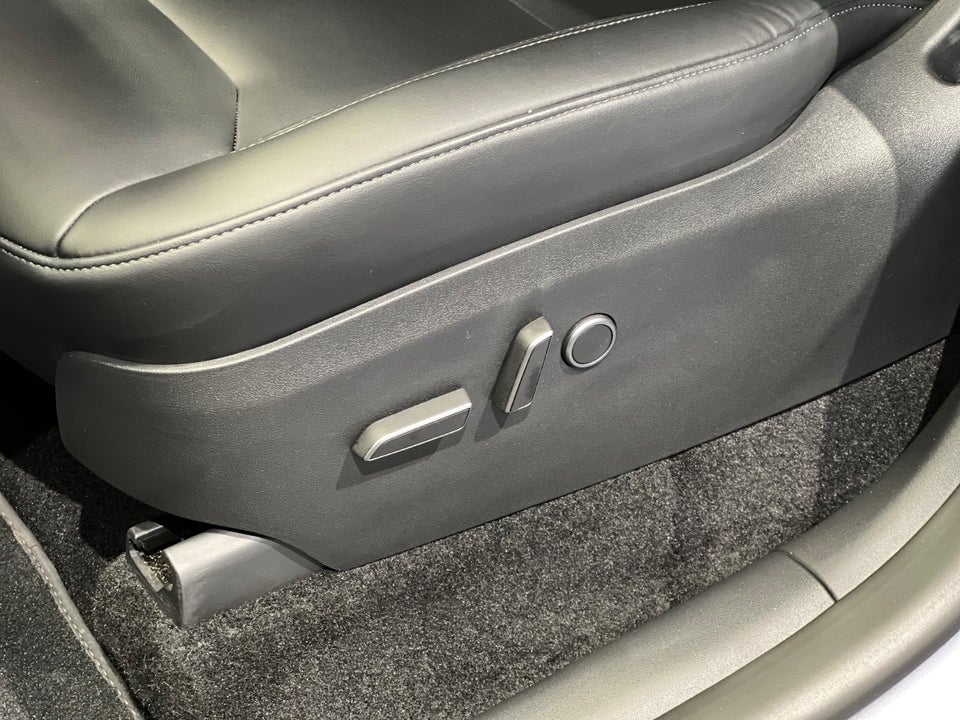 Tesla Model Y Long Range AWD 5d