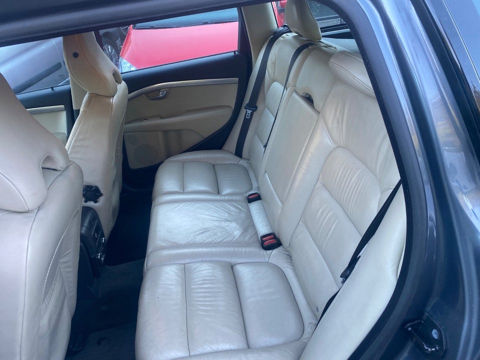 Volvo V70 2,5 T Momentum aut. 5d