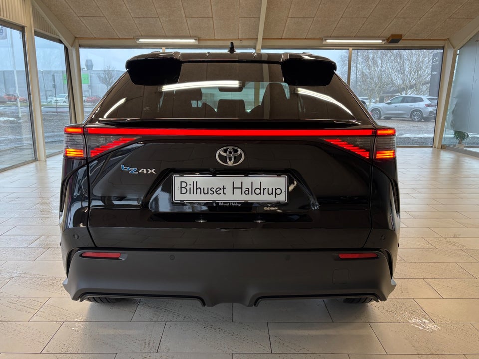 Toyota bZ4X Executive 5d