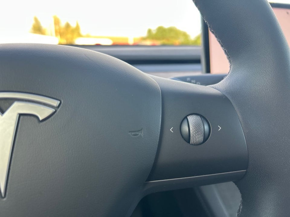 Tesla Model Y Long Range AWD 5d