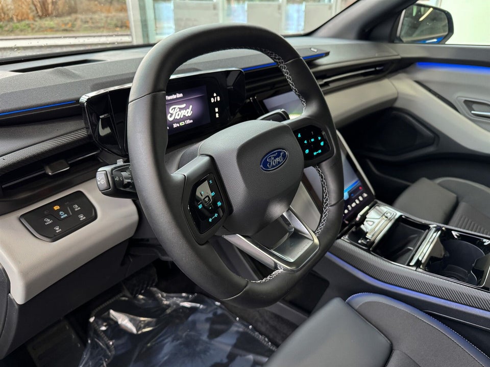 Ford Explorer 82 Premium Extended Range 5d