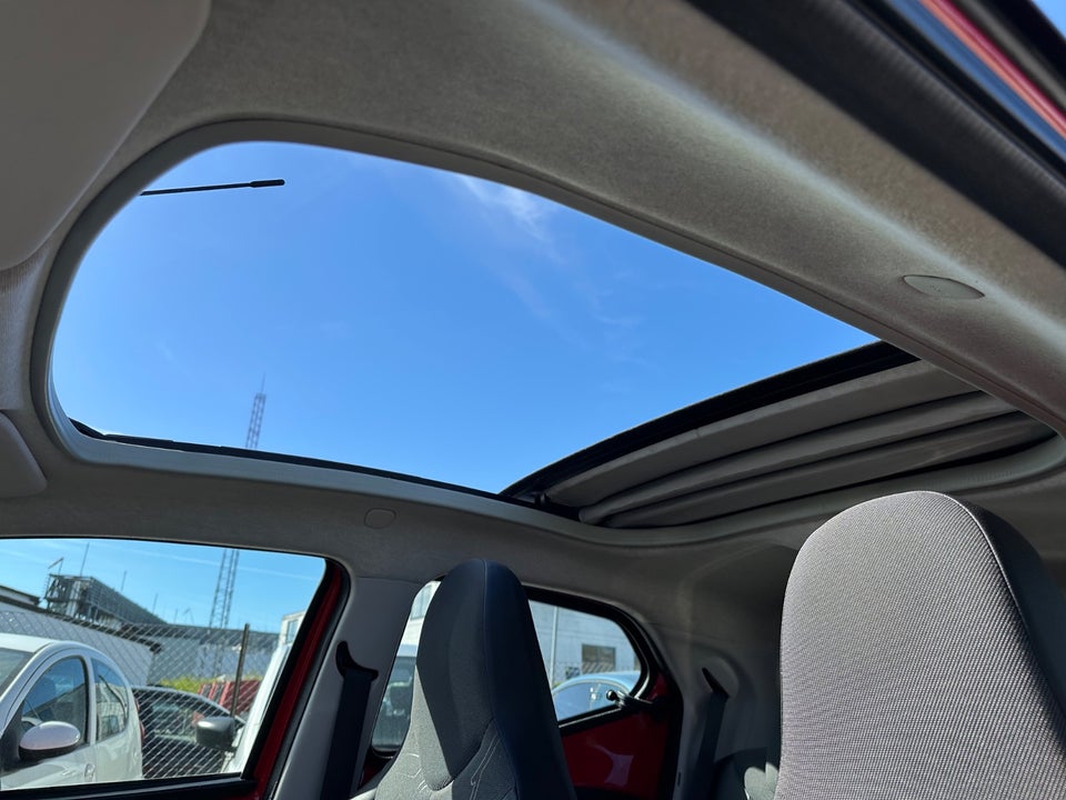 Toyota Aygo 1,0 VVT-i x-wave Sky 5d