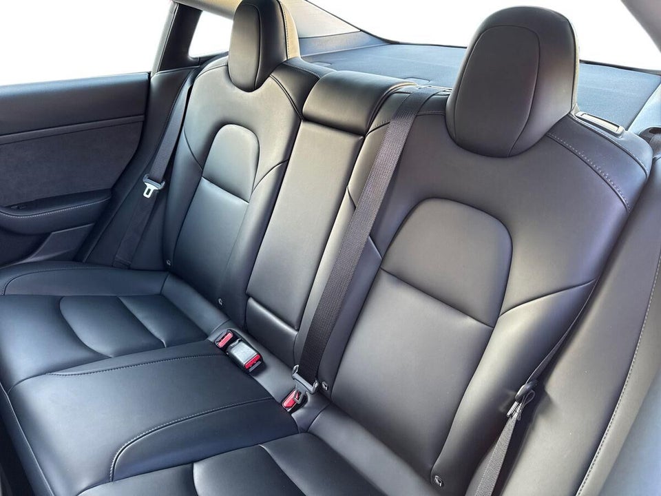 Tesla Model 3 RWD 4d