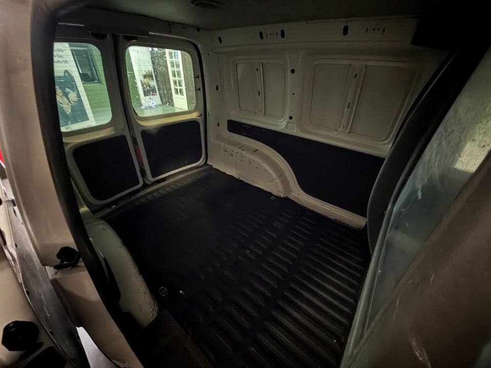 VW Caddy 1,6 TDi 102 BMT Van 4d