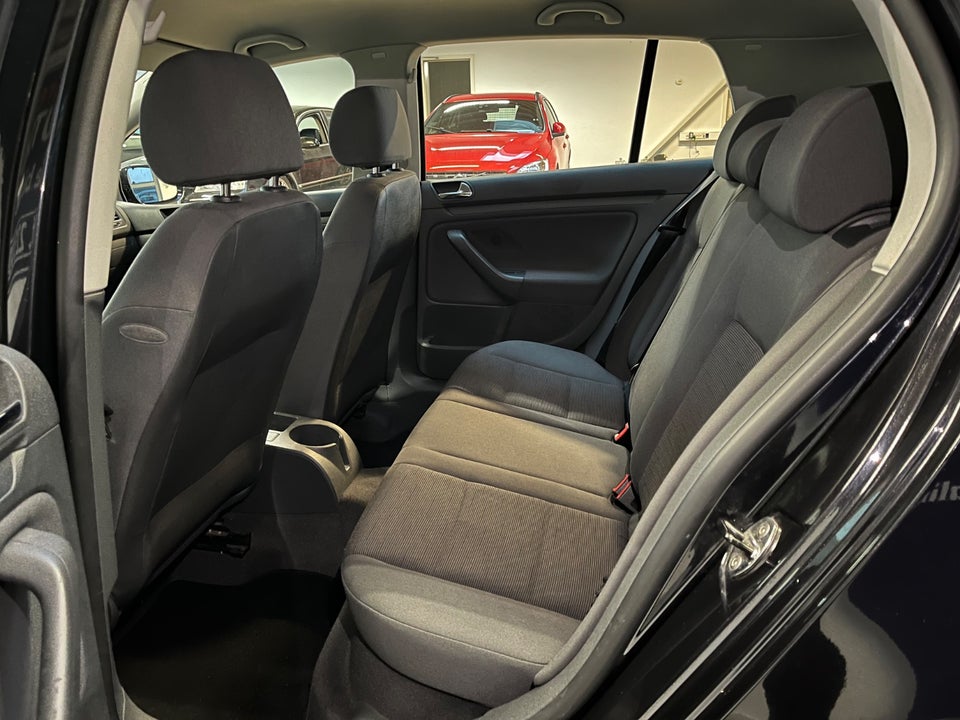 VW Golf V 1,6 FSi Trendline 5d