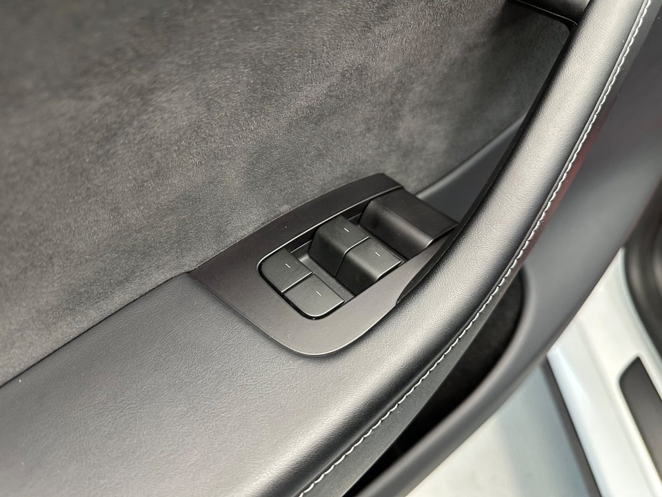 Tesla Model Y Long Range AWD 5d