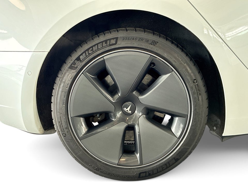 Tesla Model 3 Standard Range+ RWD 4d